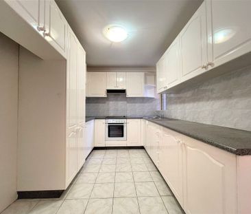Spacious 3 Bedroom Unit with Tandem Lock up Garage - Photo 1