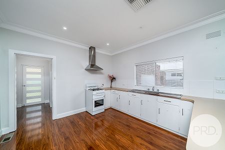 14 Inglis Street, Lake Albert NSW 2650 - Photo 4