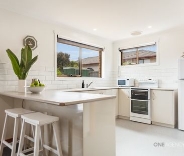 Tidy Two Bedroom Brick Home - Photo 6