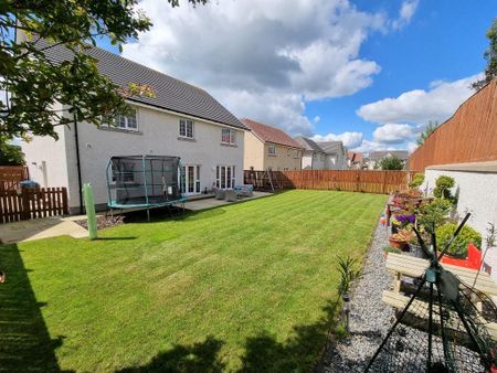 5 bedroom detached house to rent - Photo 2