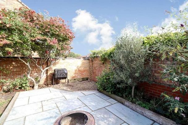 Apple Orchard, Prestbury, GL52 - Photo 1