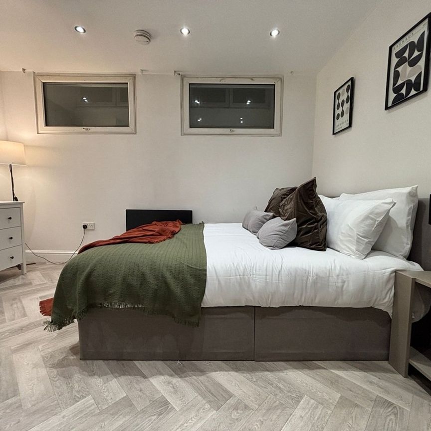 2 Bed Flat, Whitworth Street, M1 - Photo 1