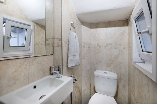 Self-contained studio flat in South Kensington, London SW7 - Photo 1