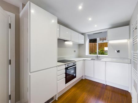 2 bedroom ground floor maisonette to rent - Photo 5