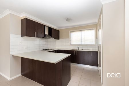 6 Blay Street Epsom VIC - Photo 3
