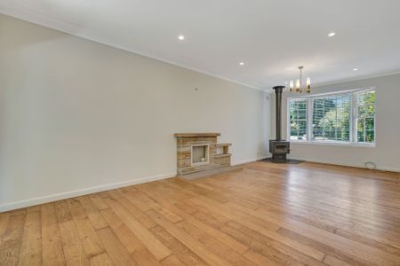 Spacious Family Home - Pool Maintenance Included - Photo 4