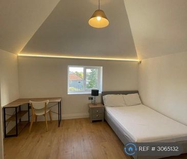 3 bedroom flat to rent - Photo 2