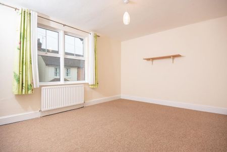 3 bedroom end of terrace house to rent - Photo 4