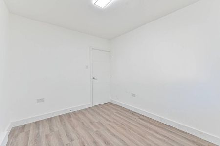 3 bedroom flat to rent - Photo 3