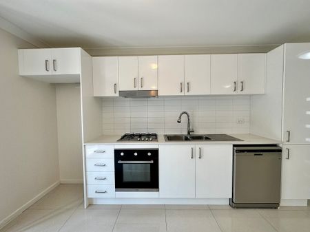 Modern Two Bedroom Townhouse - Photo 5