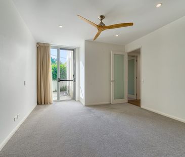 Exclusive Executive Apartment! - Photo 2