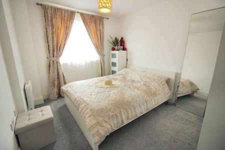 3 bedroom apartment to rent - Photo 4