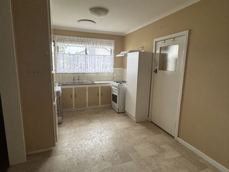 Charming three-bedroom home available for lease. - Photo 5