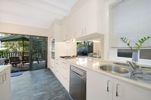 Private and Leafy Lower Duplex in Quiet Street - Photo 1