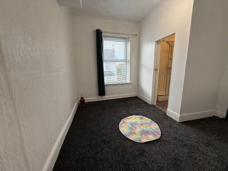 2 bedroom end of terrace house to rent - Photo 2