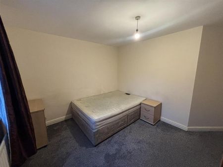 3 bedroom apartment to rent - Photo 5