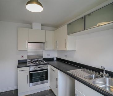 3 bedroom semi-detached house to rent - Photo 5