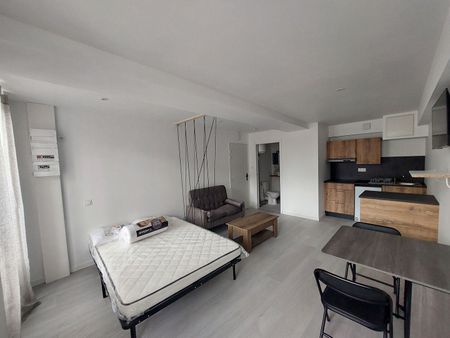 Location Appartement 1 pièce 23m² - Photo 3