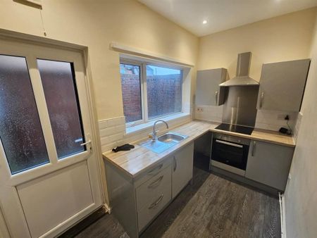 2 bedroom terraced house to rent - Photo 2