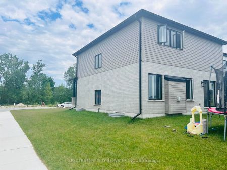 Detached Home For Lease | X8434404 - Photo 3