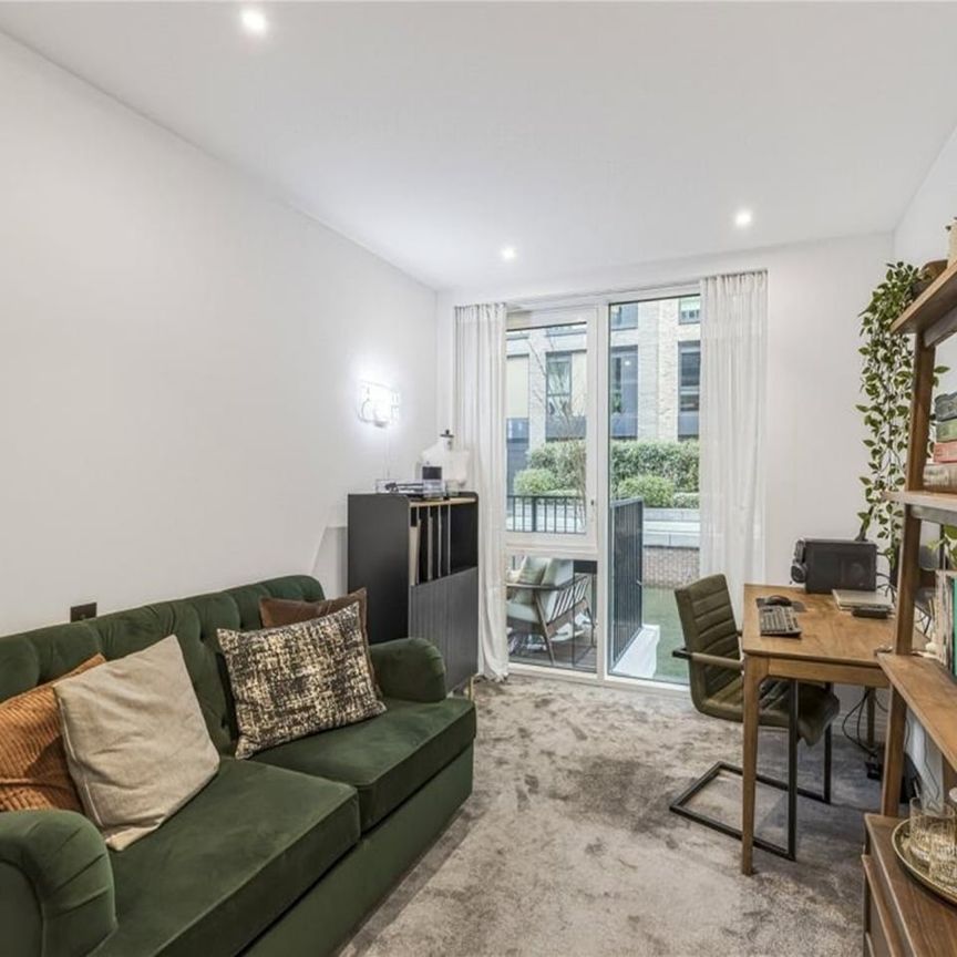 2 Bed Flat, Westwood Building, SW6 - Photo 1