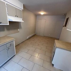 2 1/2 a louer propre et tranquille - Photo 2