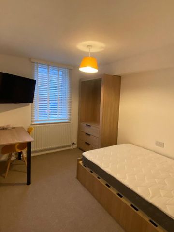 4 bedroom flat share to rent - Photo 2