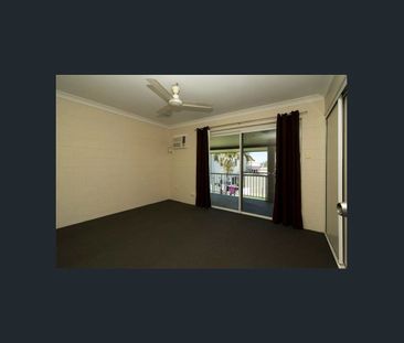Fully Air-Conditioned Central Townhouse! - Photo 1
