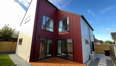 Stand-Alone Modern Sunny 3-Bedroom Townhouse - Photo 5