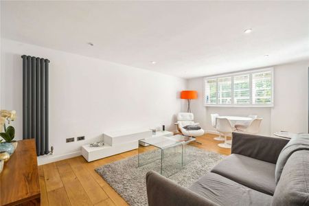 A beautifully presented double bedroom apartment situated on the fourth floor of an elegant converted townhouse on Sussex Gardens. - Photo 2