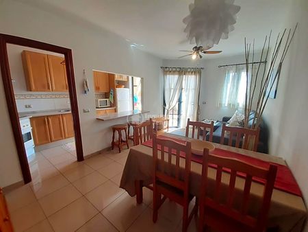 **Se alquila en Costa del Silencio apartamento de 2 dormitorios. - Photo 2