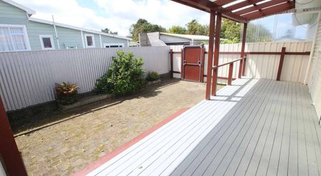 Sundrenched, spacious - Photo 2