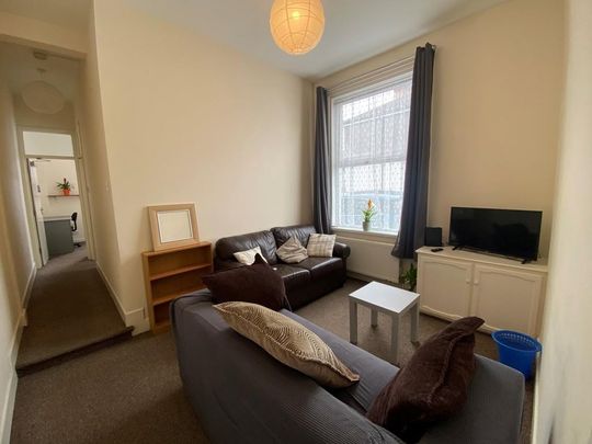 6 bedroom end of terrace house to rent - Photo 1