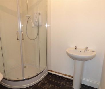 1 bedroom Flat To Let - Photo 3