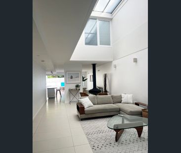 Large luxury resort style family home with pool - Photo 2