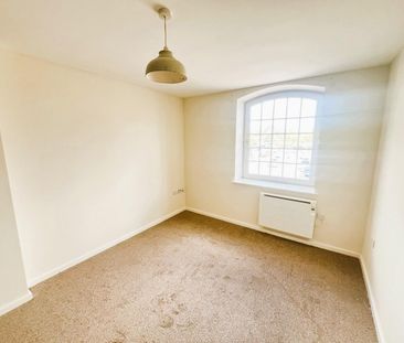 1 bedroom Flat To Let - Photo 2