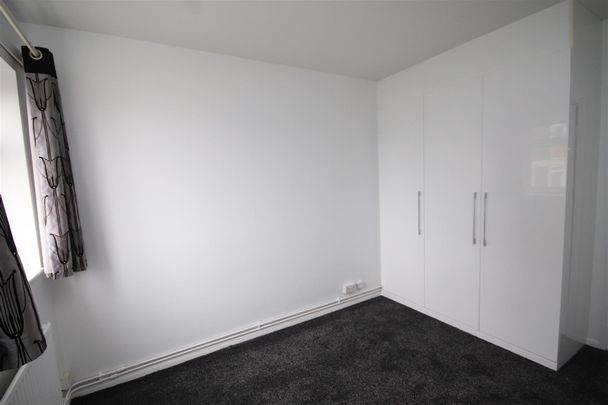 2 bedroom Flat to let - Photo 1