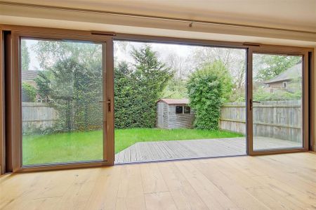 4 bedroom detached house to rent - Photo 4