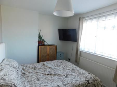 Medway Road, Sheerness, ME12 - Photo 3