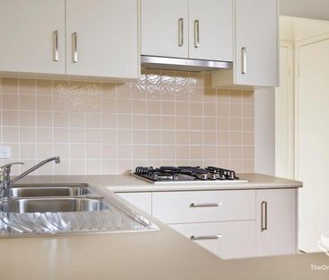 Townhouse available 600pw - Photo 2