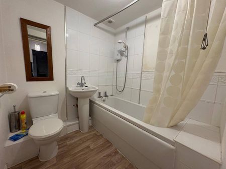 Silverdale Road, Orrell, Greater Manchester, UK - Photo 4