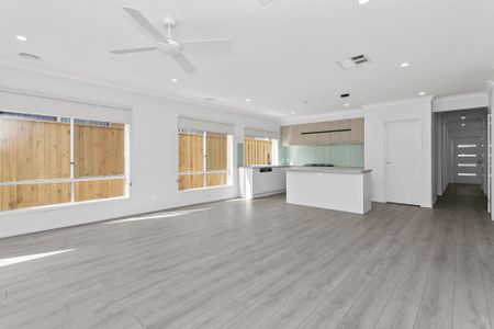 Stunning 4-Bedroom Family Home in Wollert - Photo 3