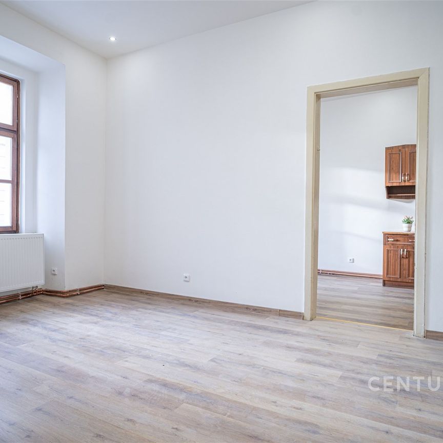 Pronájem bytu 2+1 77 m² - Photo 1