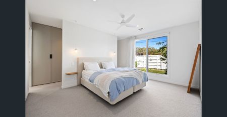 LUXURIOUS FAMILY LIVING IN THE HEART OF PARKDALE! - Photo 2