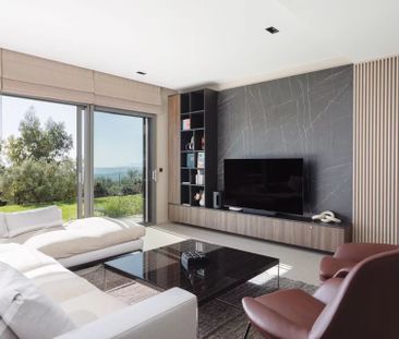 Maison à louer Tourrettes Sur Loup, Cote d'Azur, France8 000 EUR / ... - Photo 2
