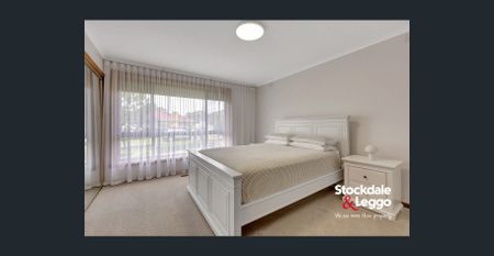 Charming Triple-Fronted Brick Residence in a Prime Location - Photo 3