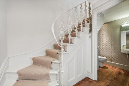 3 bedroom flat in London - Photo 4