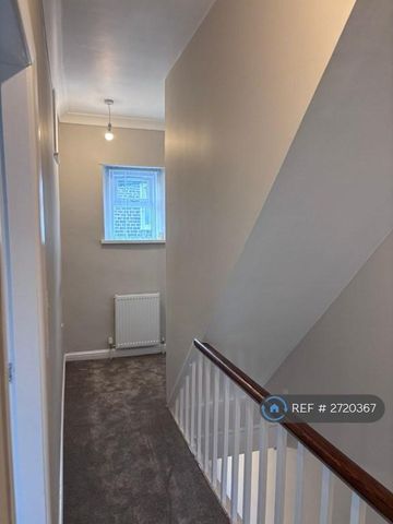 4 bedroom terraced house to rent - Photo 5