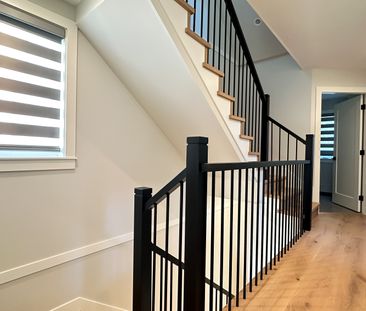 Executive Living: 4 Bedroom + Office Home W/ High End Finishes. Dou... - Photo 2