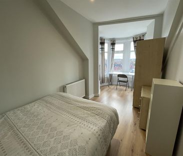 10 bedroom semi-detached house to rent - Photo 5